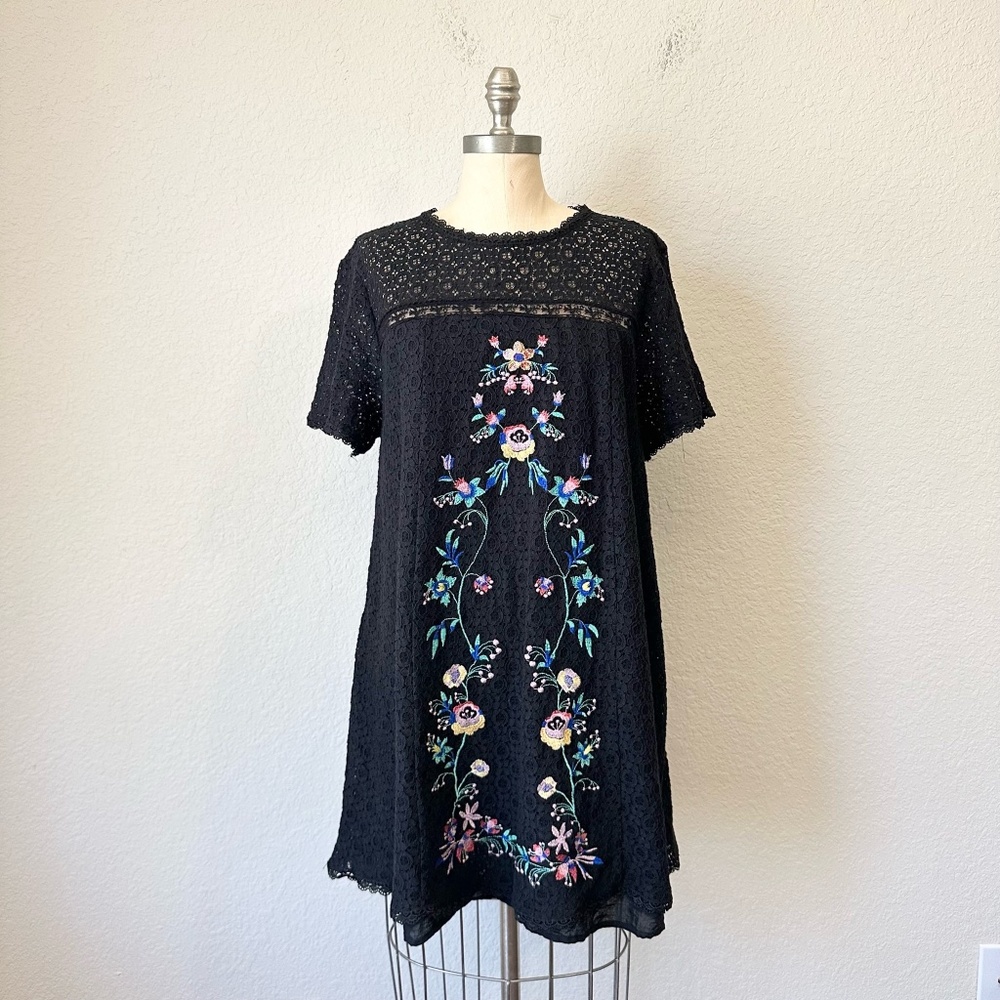 UMGEE S/S Lined Embroidered Lace Tunic Dress Scallop Hem Black